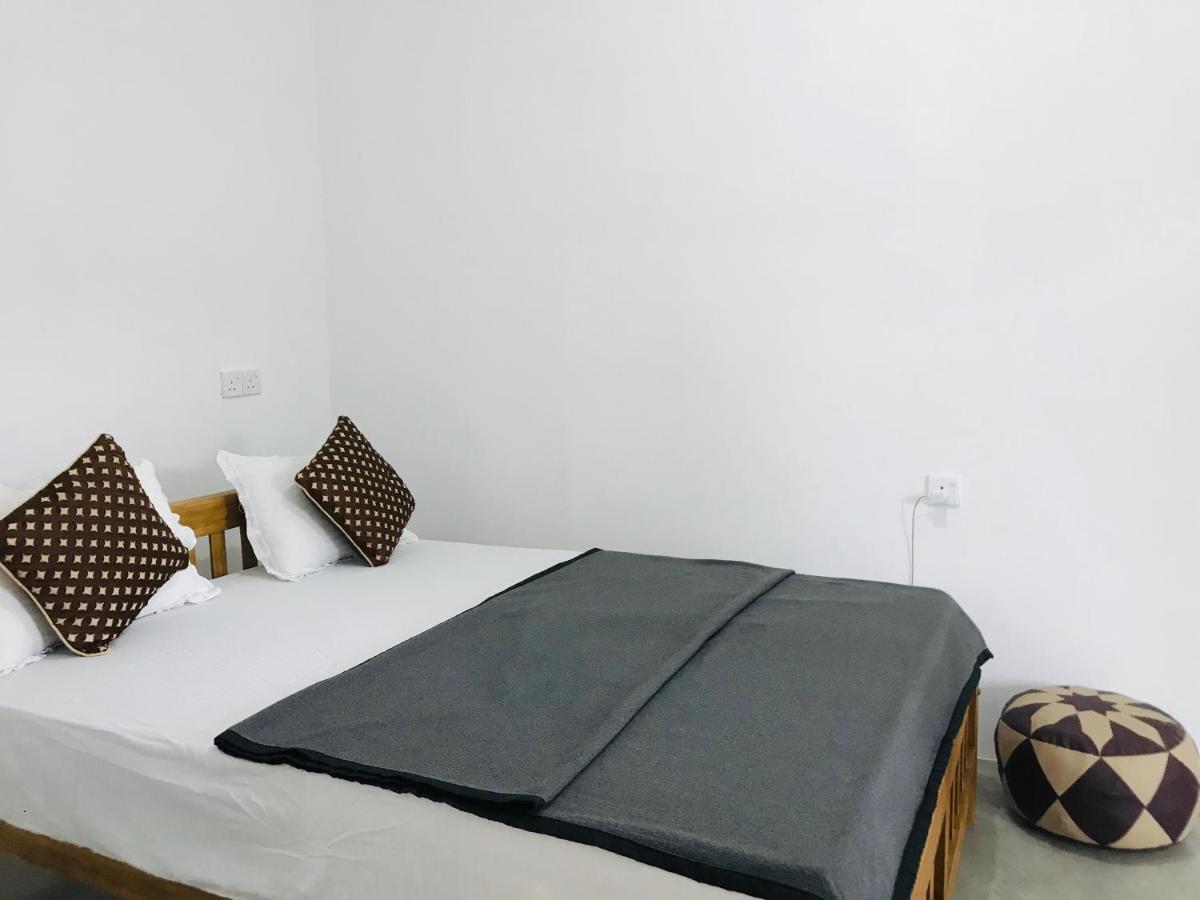 Montes Ella Bed & Breakfast Ngoại thất bức ảnh