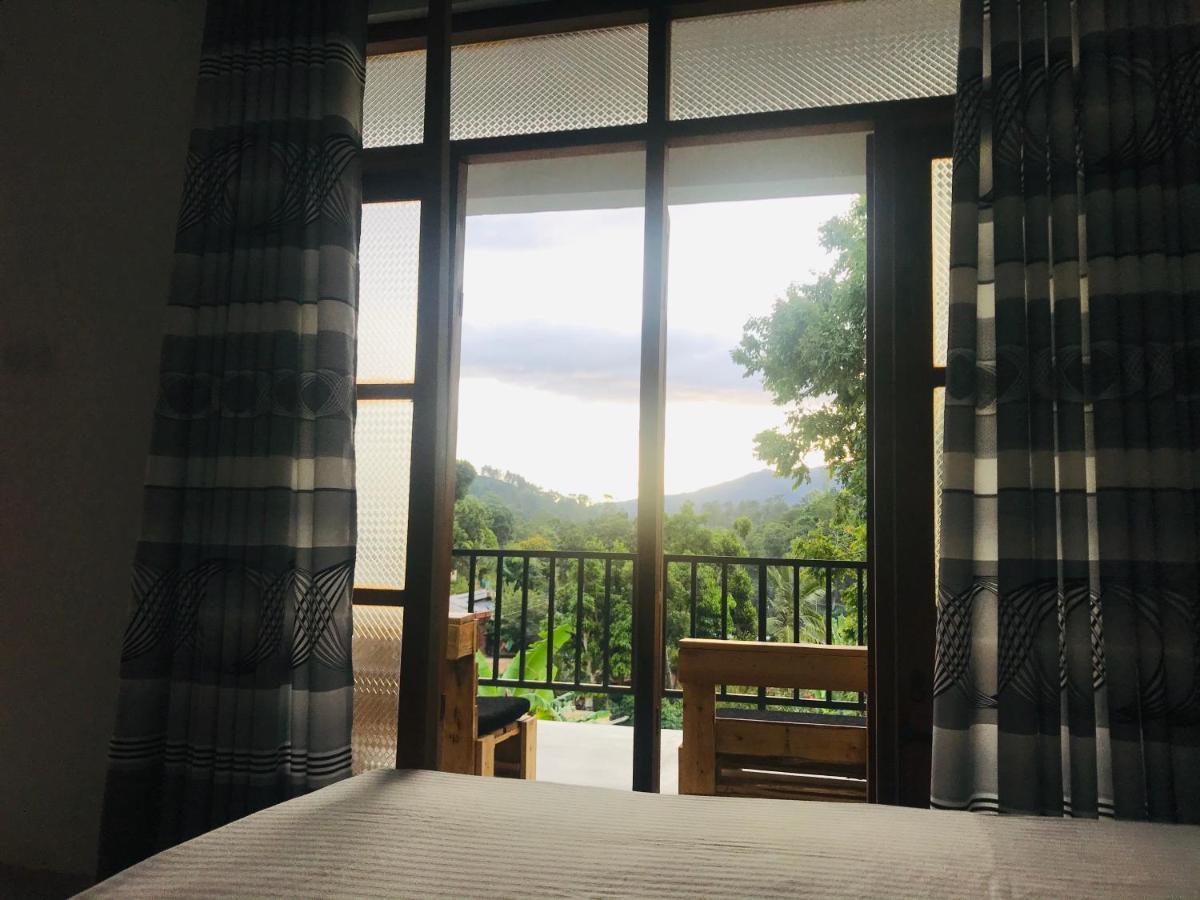 Montes Ella Bed & Breakfast Ngoại thất bức ảnh