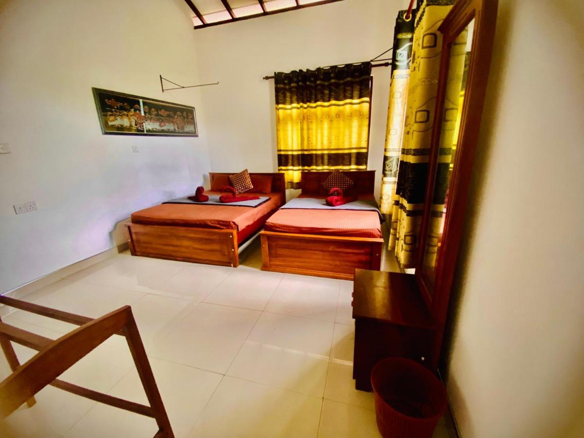 Montes Ella Bed & Breakfast Ngoại thất bức ảnh