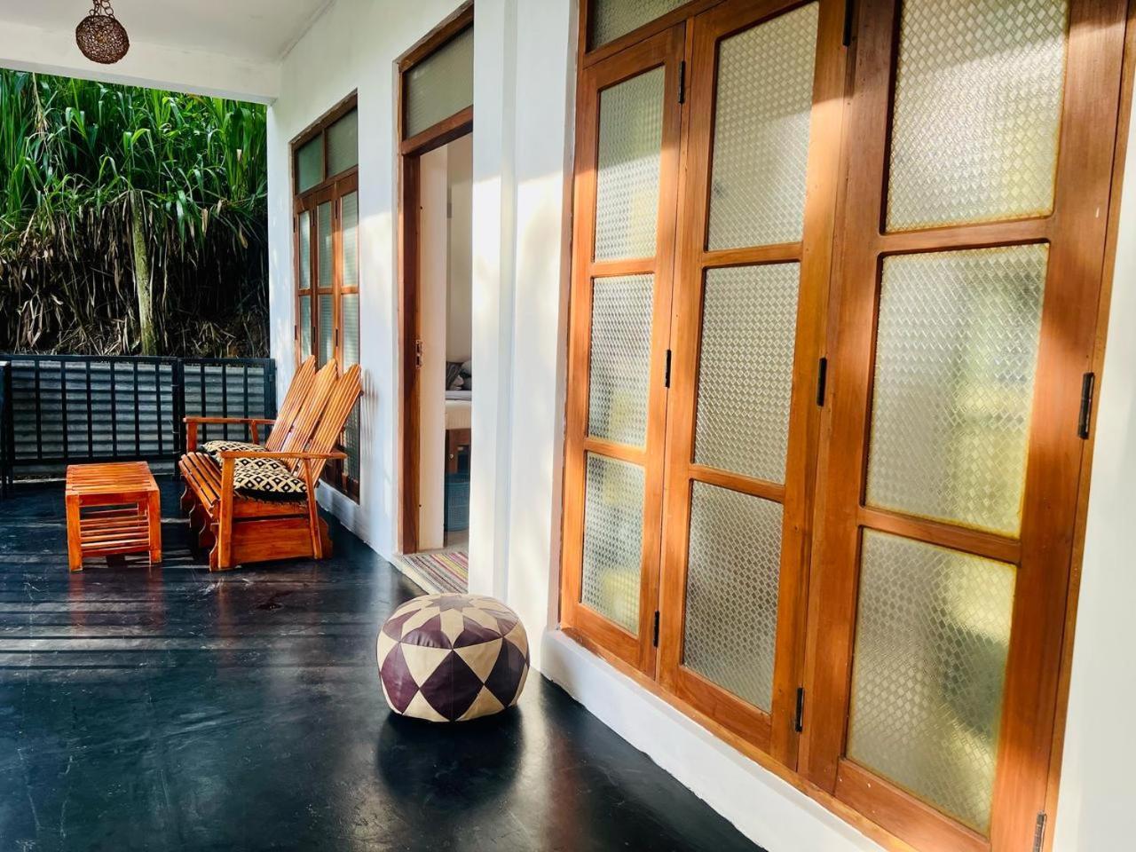 Montes Ella Bed & Breakfast Ngoại thất bức ảnh