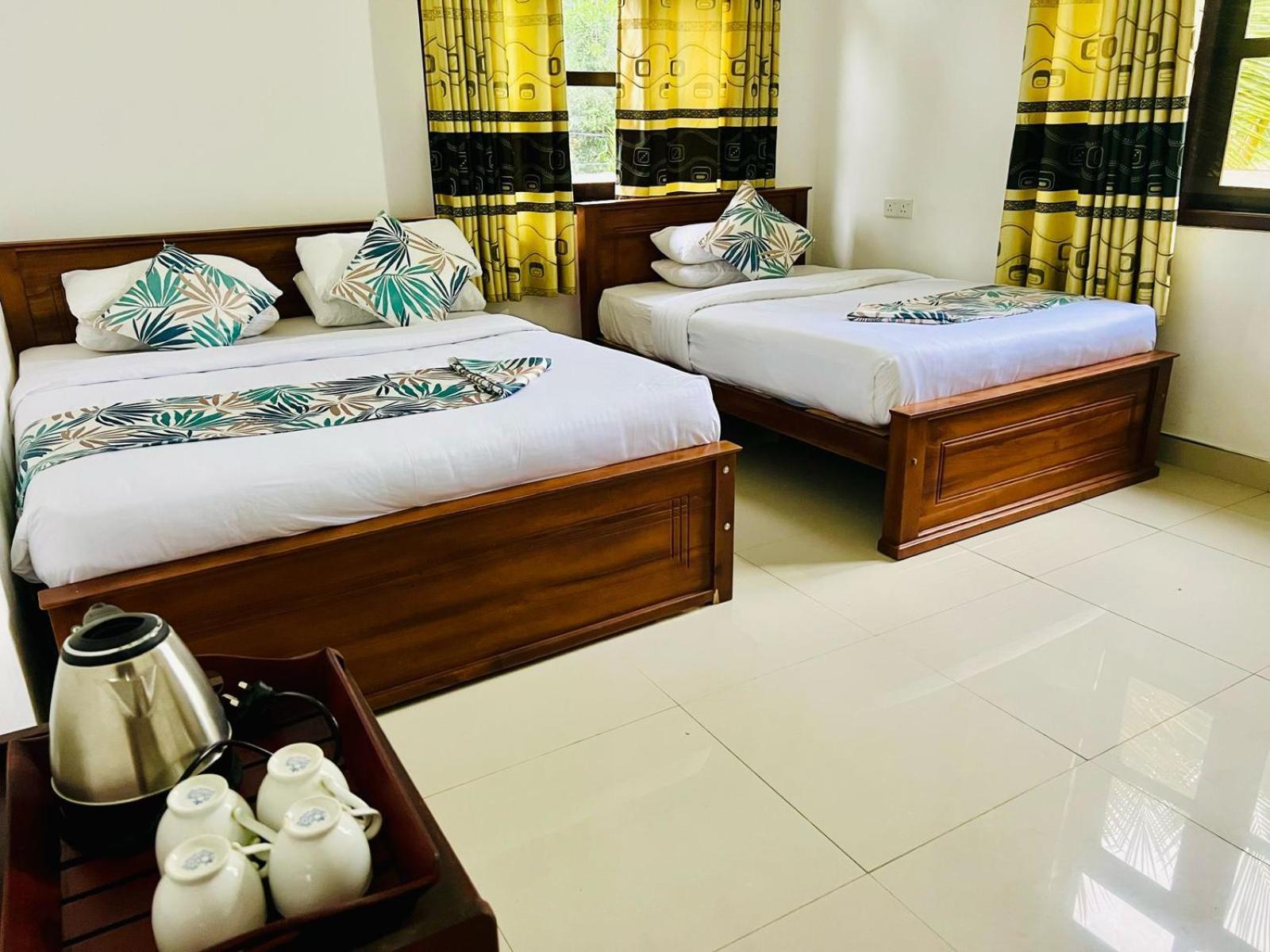 Montes Ella Bed & Breakfast Ngoại thất bức ảnh