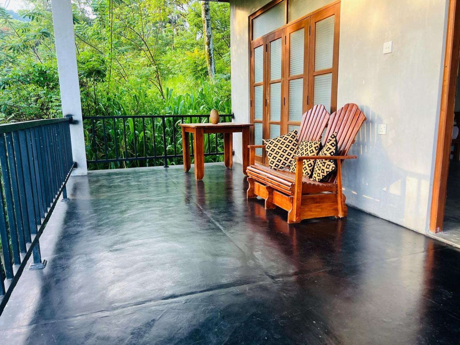 Montes Ella Bed & Breakfast Ngoại thất bức ảnh